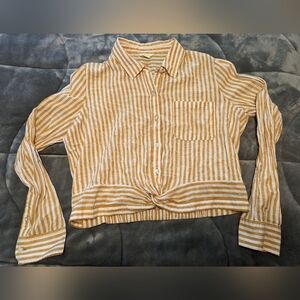 Aeropostale cropped button up
